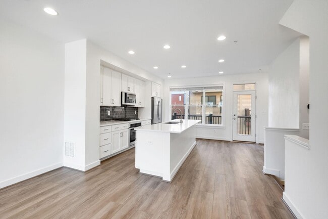 Building Photo - 16560 Crabbs Branch Way