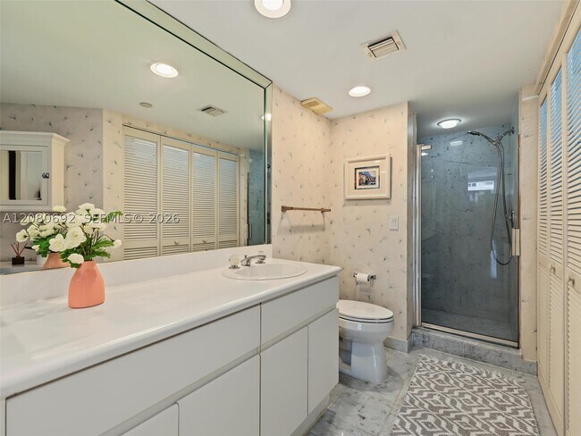 Building Photo - 16445 Collins Ave