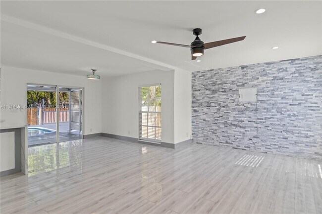 Building Photo - 7913 NW 72nd Ave
