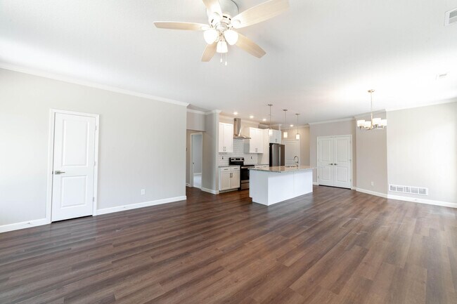Building Photo - 220 Green Meadows Cir