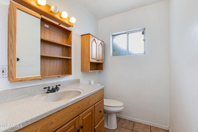 Building Photo - 1524 W Ocotillo Rd