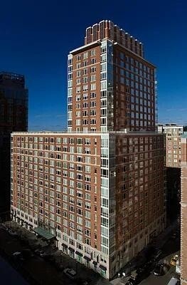 Building Photo - 210 Warren St