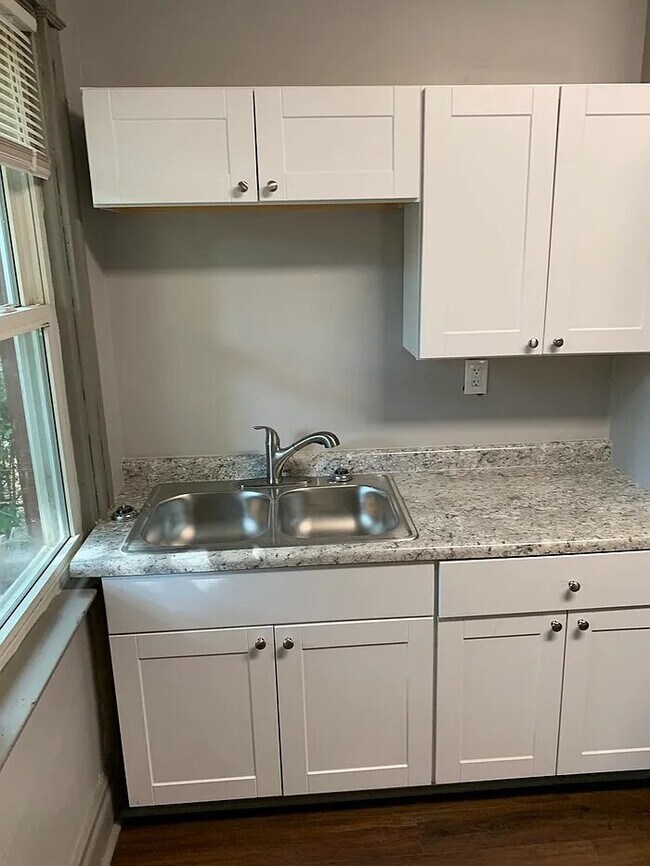 Building Photo - Charming 6 beds 2 baths in Cincinnati!