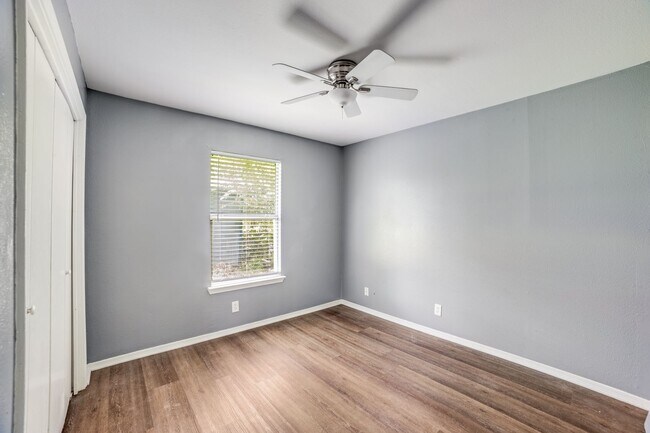 Building Photo - CHARMING HOME IN LOMA TERRACE