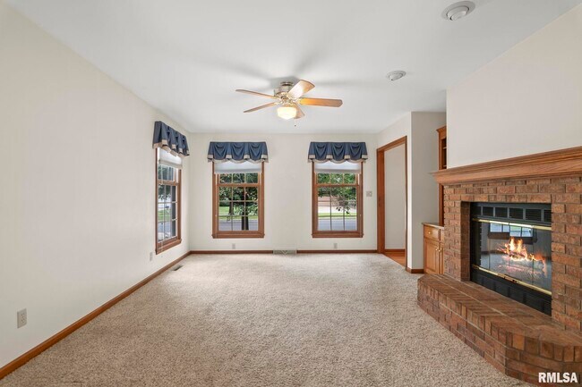 Building Photo - 1616 Hunter Ridge Dr