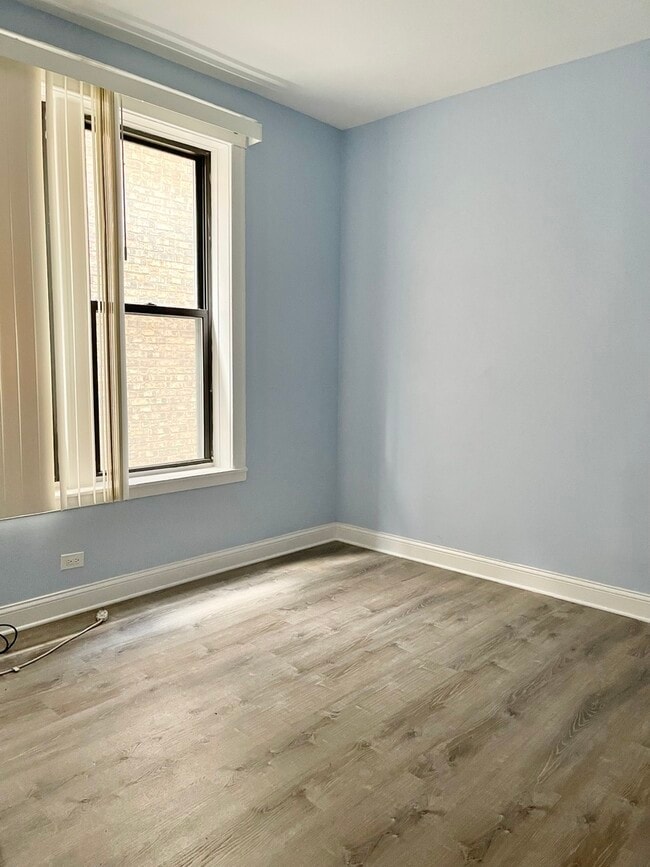 Building Photo - 1039 S Racine Ave