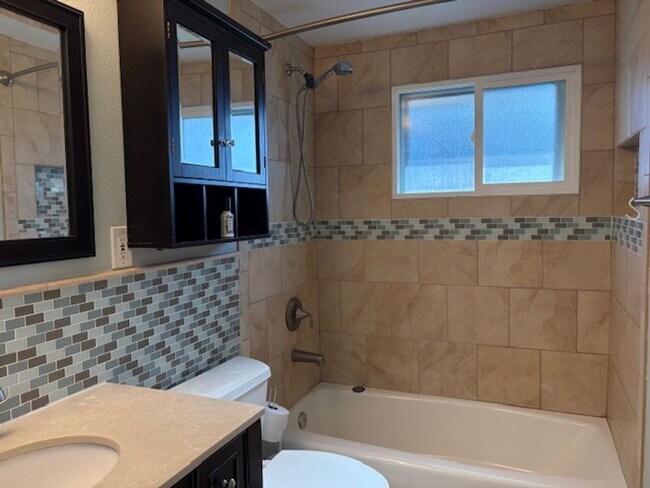 Building Photo - Beautiful Home