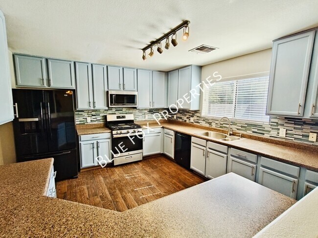 Building Photo - 5858 E Sanderling Dr