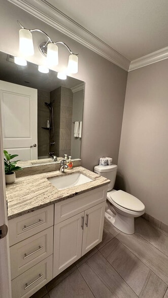 Building Photo - 951 W Huron St