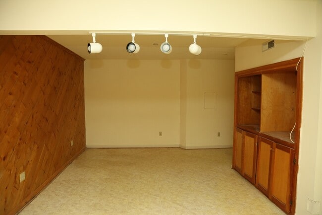 Building Photo - 380 Minor Ridge Rd
