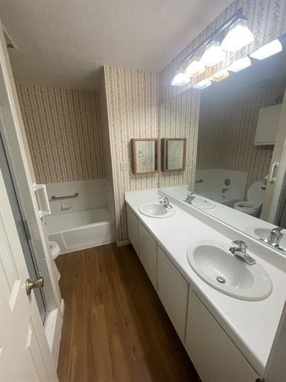 Building Photo - 728 W San Antonio St