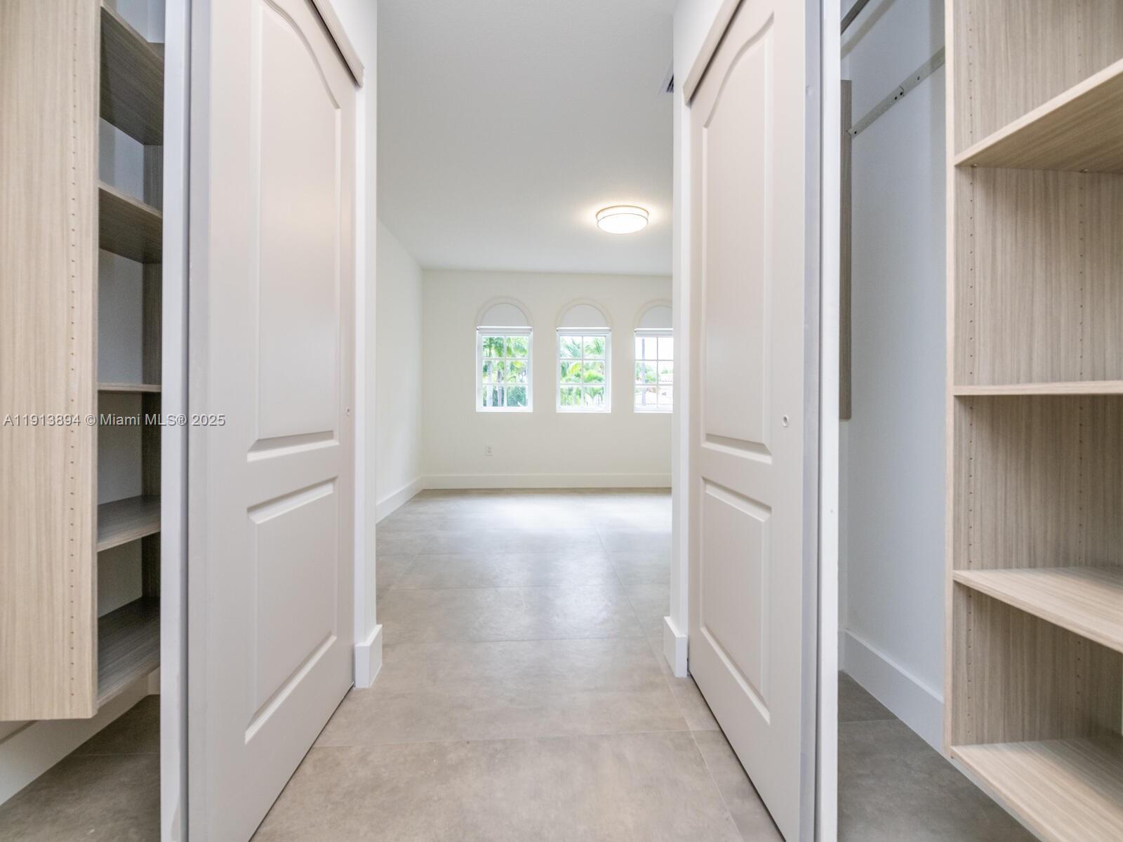 Building Photo - 20729 NE 32nd Ave