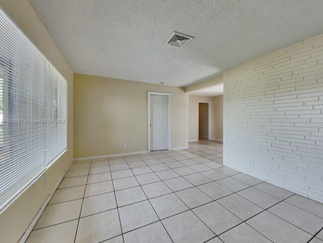 Building Photo - 5491 SW 6th St