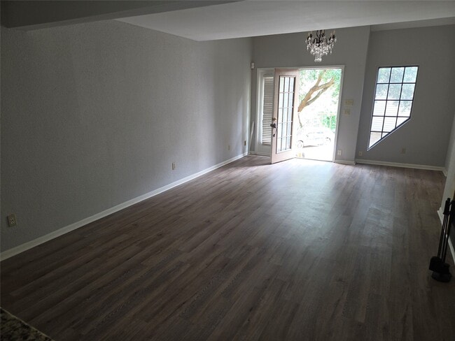 Building Photo - 2425 Holly Hall St