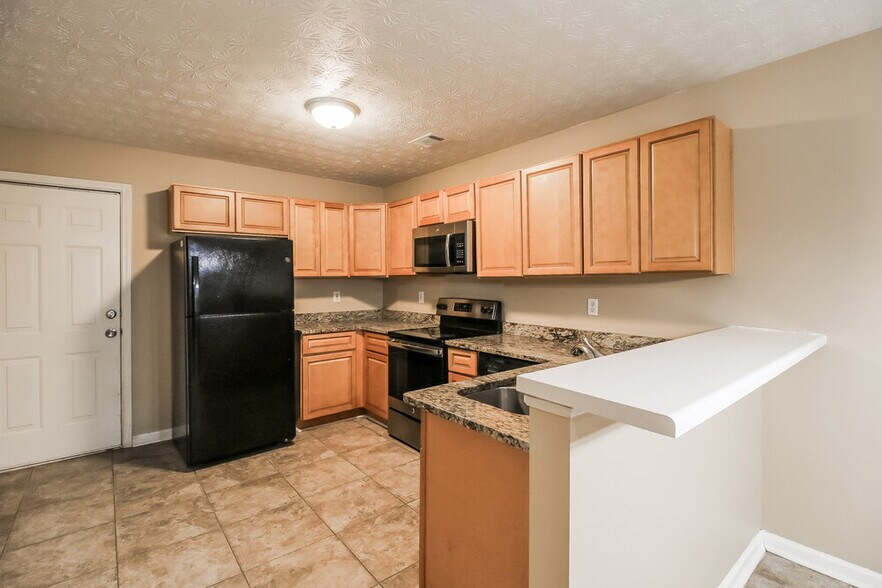 Building Photo - 1660 Riverchase Cir NE