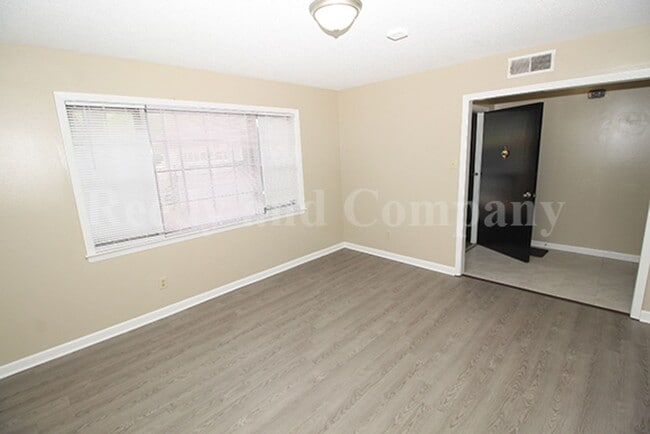 Building Photo - 5130 Queen Elizabeth Fwy