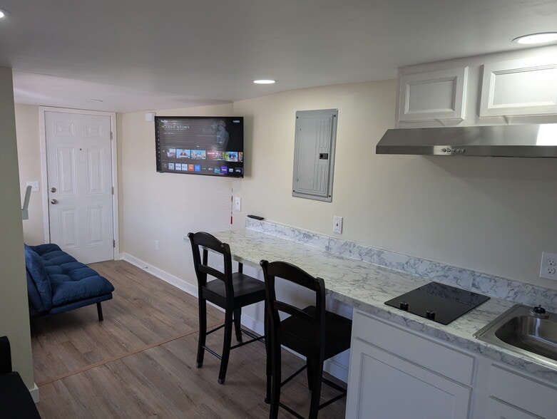 Building Photo - 243 Cobb St