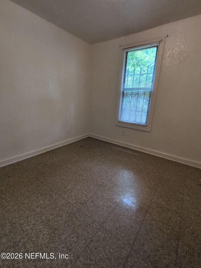 Building Photo - 1454 Winthrop St