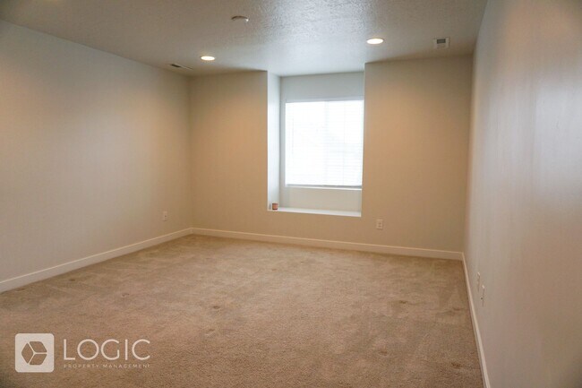 Building Photo - 856 2800 N