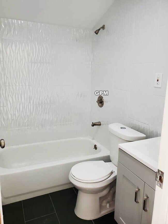 Building Photo - 5 Marlborough Rd