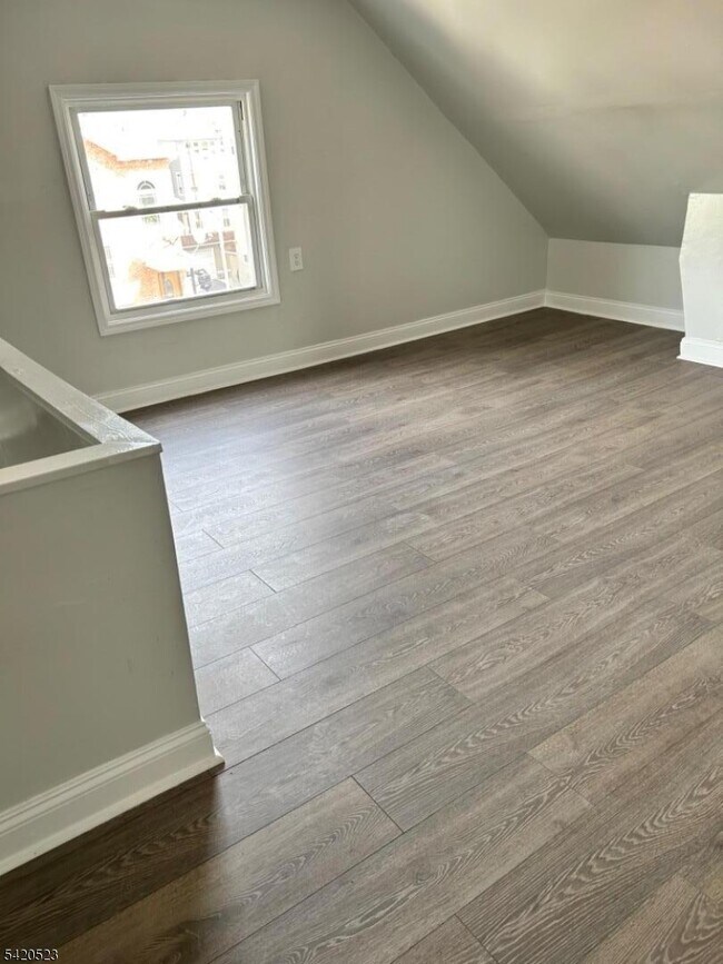 Building Photo - 222 Inslee Pl