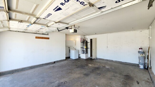 Building Photo - 7123 Clearwater Ave