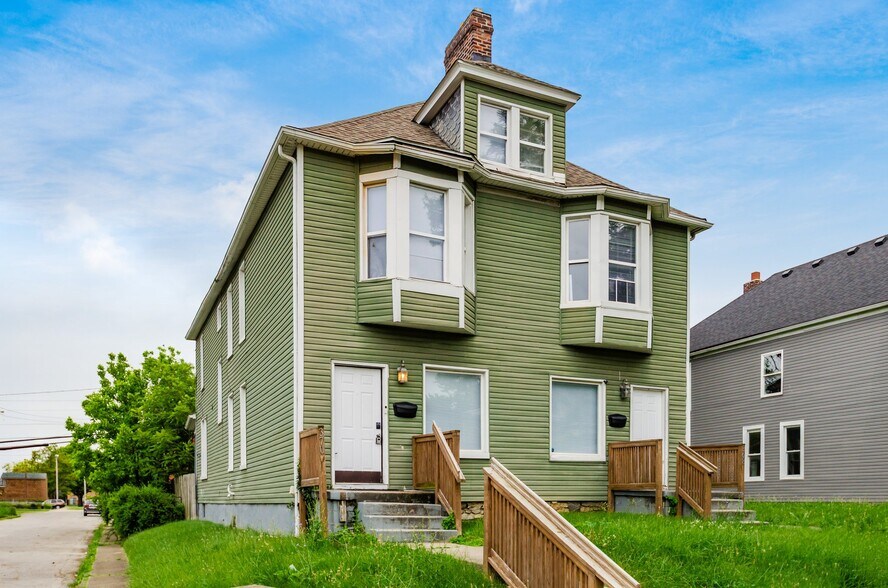 Building Photo - 368-370-370 N Garfield Ave