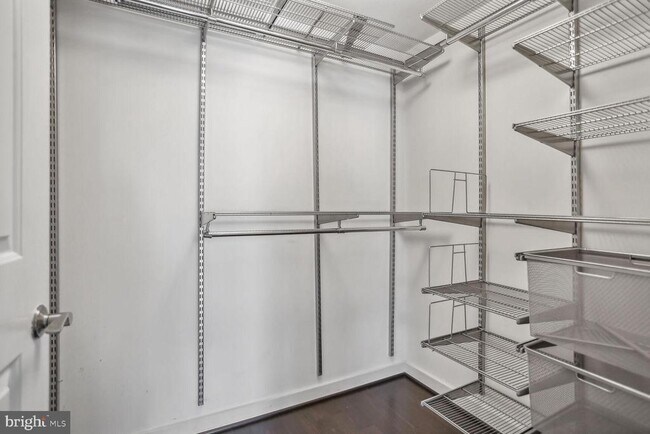 Building Photo - 1025 1st St SE