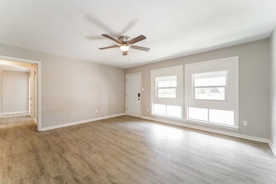 Building Photo - 252 McDowell Park Cir