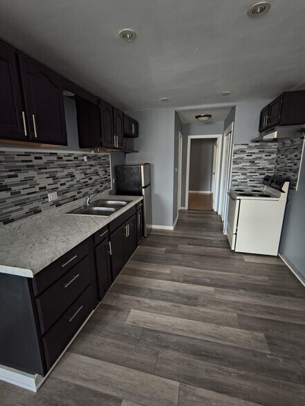 Primary Photo - 5746 W 35th St