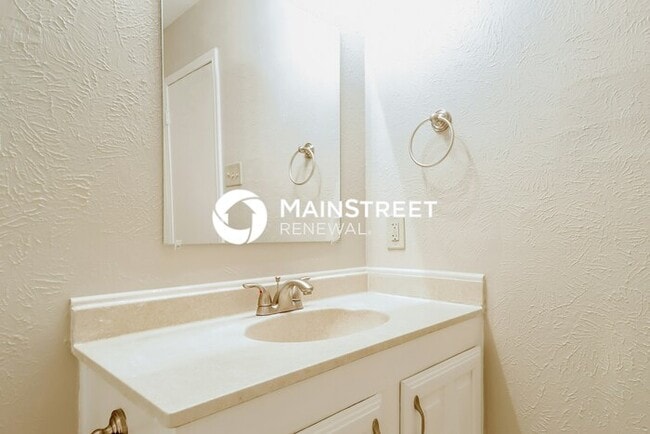 Building Photo - 4 Bedroom Pet-Friendly Home in Dallas, TX with Main Street Renewal