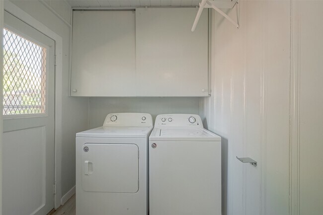 Building Photo - 3426 Bradford St