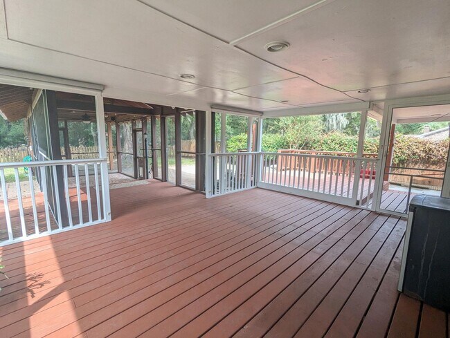 Building Photo - Ranch Style 3BD/ 2 Bath - Fully Fenced In!