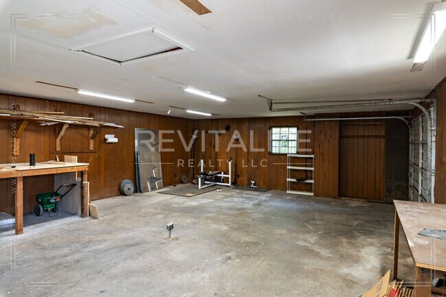 Building Photo - Spacious Brick Home in West Mobile!