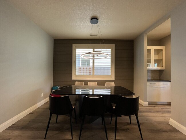Building Photo - Elegant South Cooper Mountain Home with 4 Bedrooms, Bonus Room, Main-Level Suite & Designer Finishes