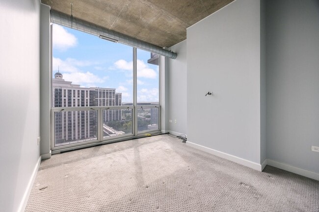 Building Photo - 1305 S Michigan Ave