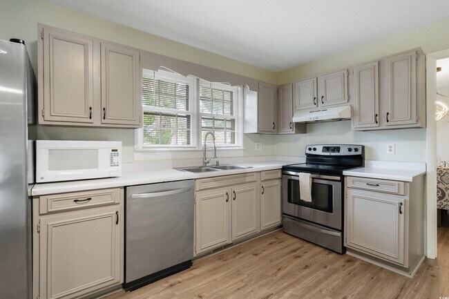 Building Photo - 917 9th Ave S