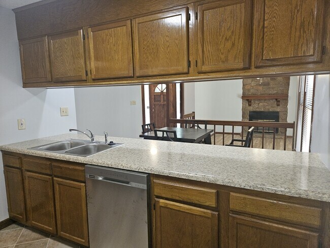 Building Photo - 5590 Bellflower St