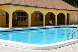 Building Photo - 460 NW 20th St