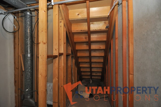 Building Photo - 687 E Countryside Ct