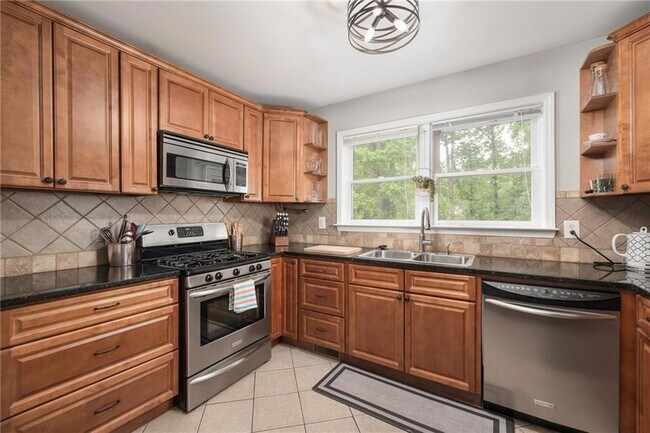 Building Photo - 365 S Howard St SE