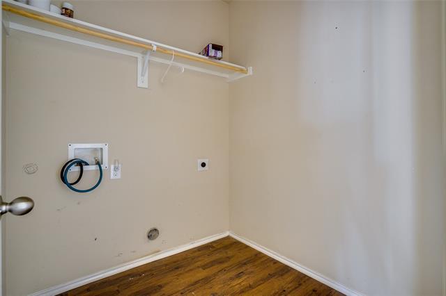 Building Photo - 301 Plum Dr