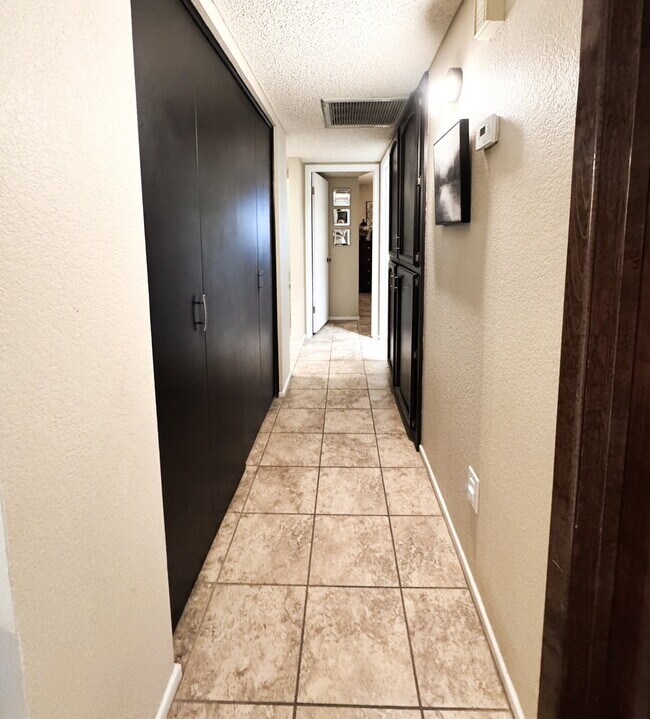 Building Photo - "Well Maintained 3 Bedroom, 2 Bathroom Pool Home in Yuma Corona!"
