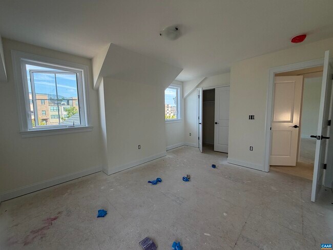 Building Photo - 2018 Larkin Ave