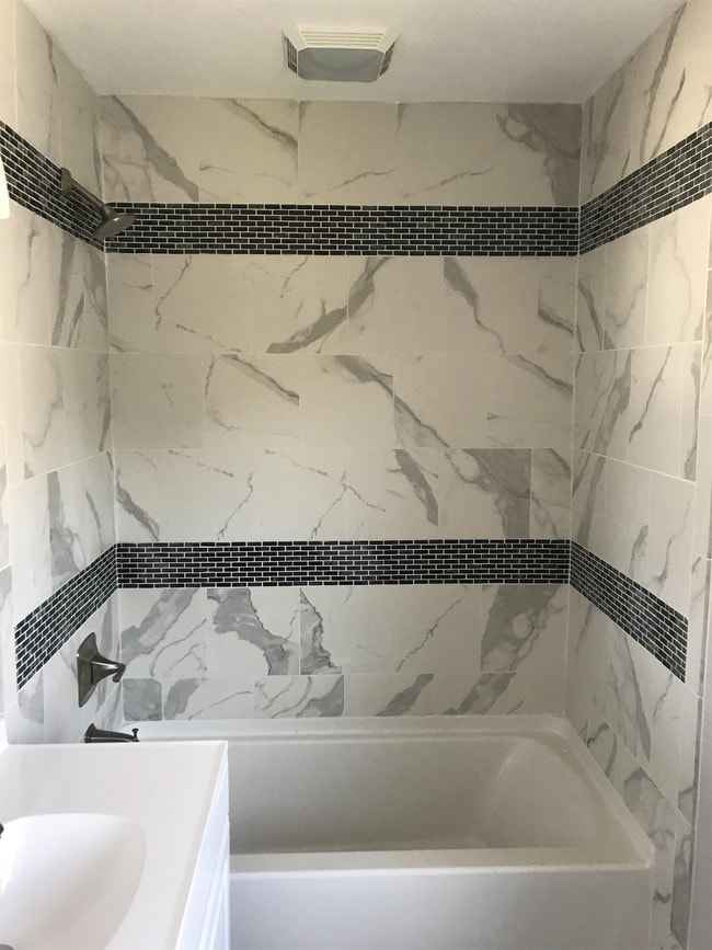 Building Photo - 815 Broadway Blvd