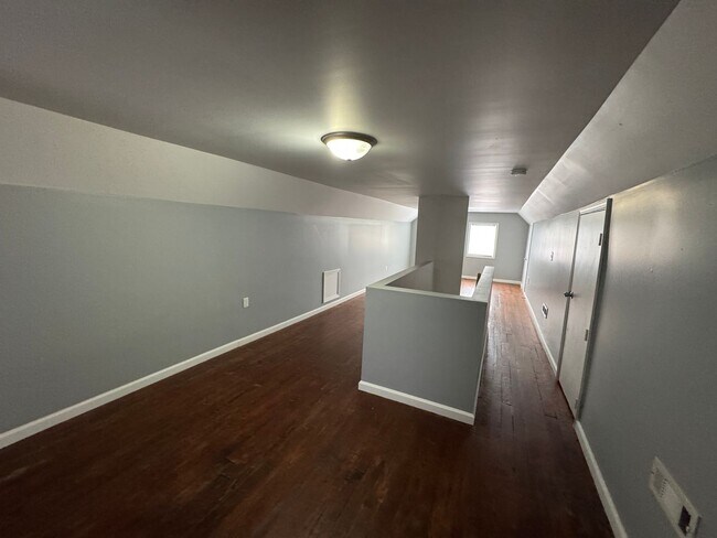 Building Photo - 1129-1131 S Sheffield Avenue