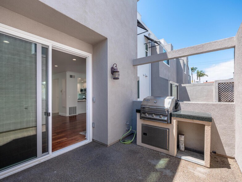Building Photo - 501 Herondo St