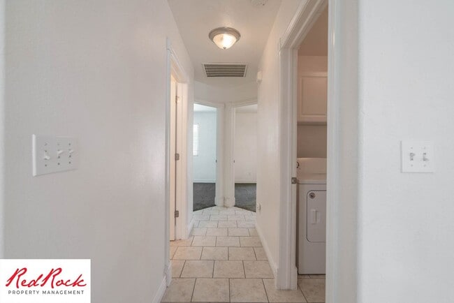 Building Photo - 2 Bedroom and 2 Bathroom Home near Quail C...