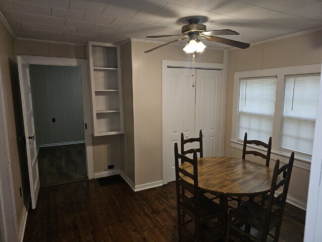 Building Photo - Charming 2-Bedroom Home Near Downtown Lincolnton!