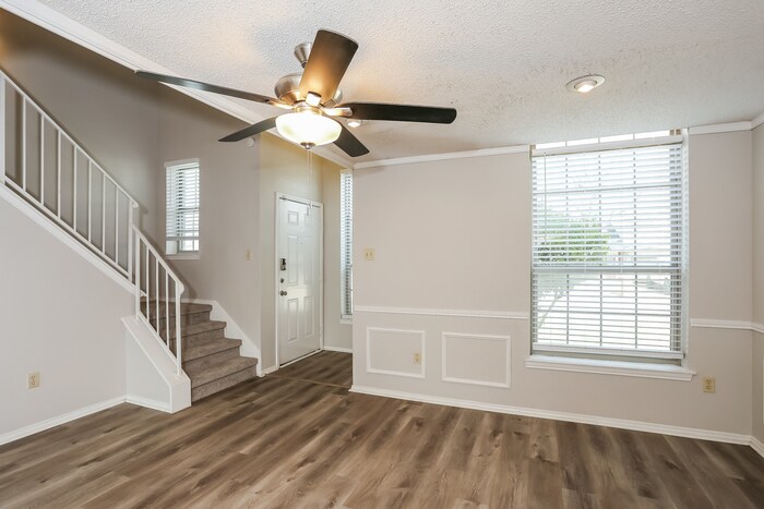 Building Photo - 722 Nightingale Cir